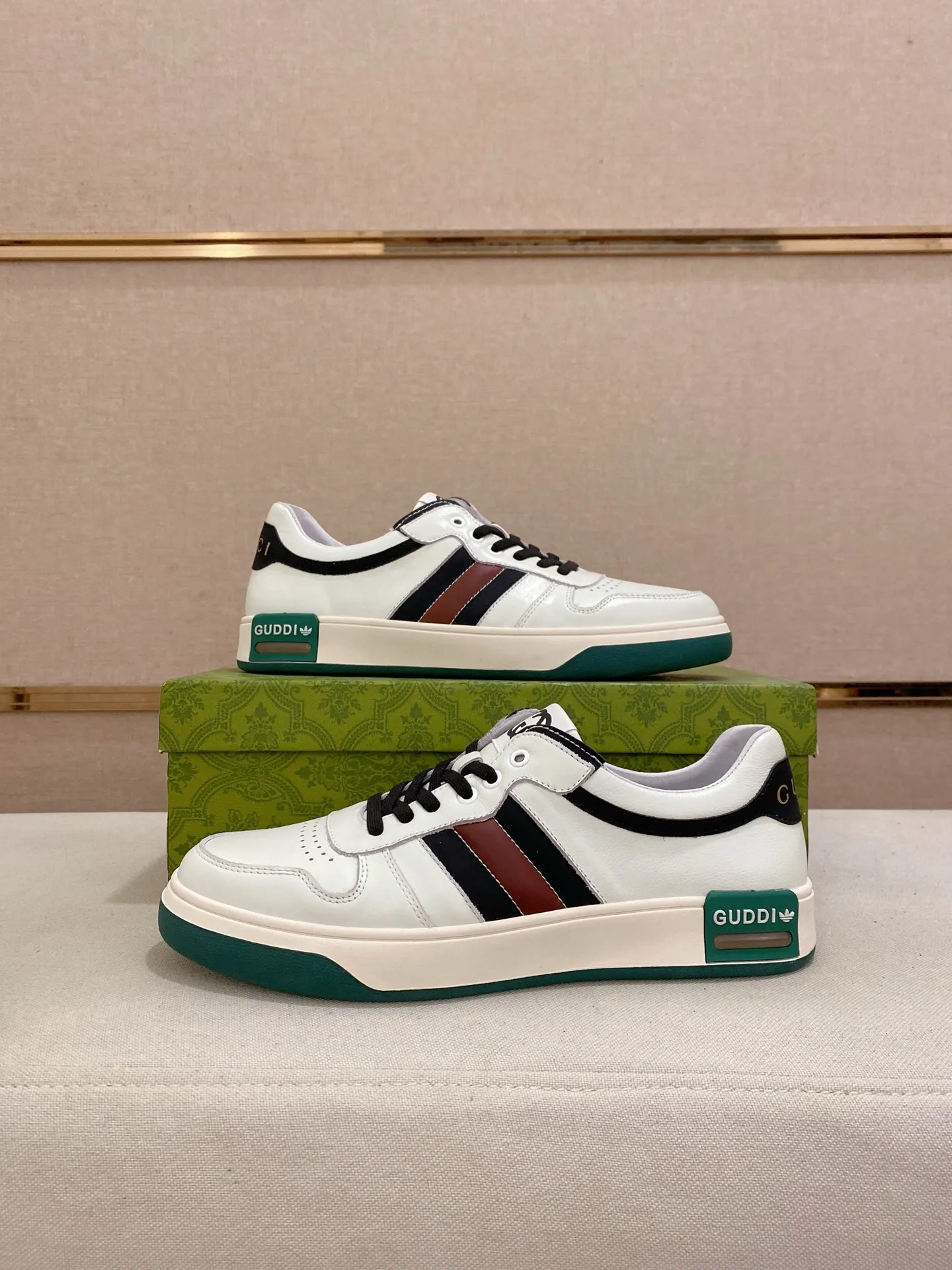 Men's clothing and shoes💰:440💰 (Gucci) The latest 🎁🎁casual and fashionable men's shoes👟 from the official website, hot style 💥 style is simple and elegant, exclusive for trendy men. Unique latest brand elements from the official website 👑original Gucci decoration, fashionable and generous, original cowhide leather ✅sheepskin lining, official website designated wear-resistant casual outsole, classic model taken at the counter in kind🎬38-44